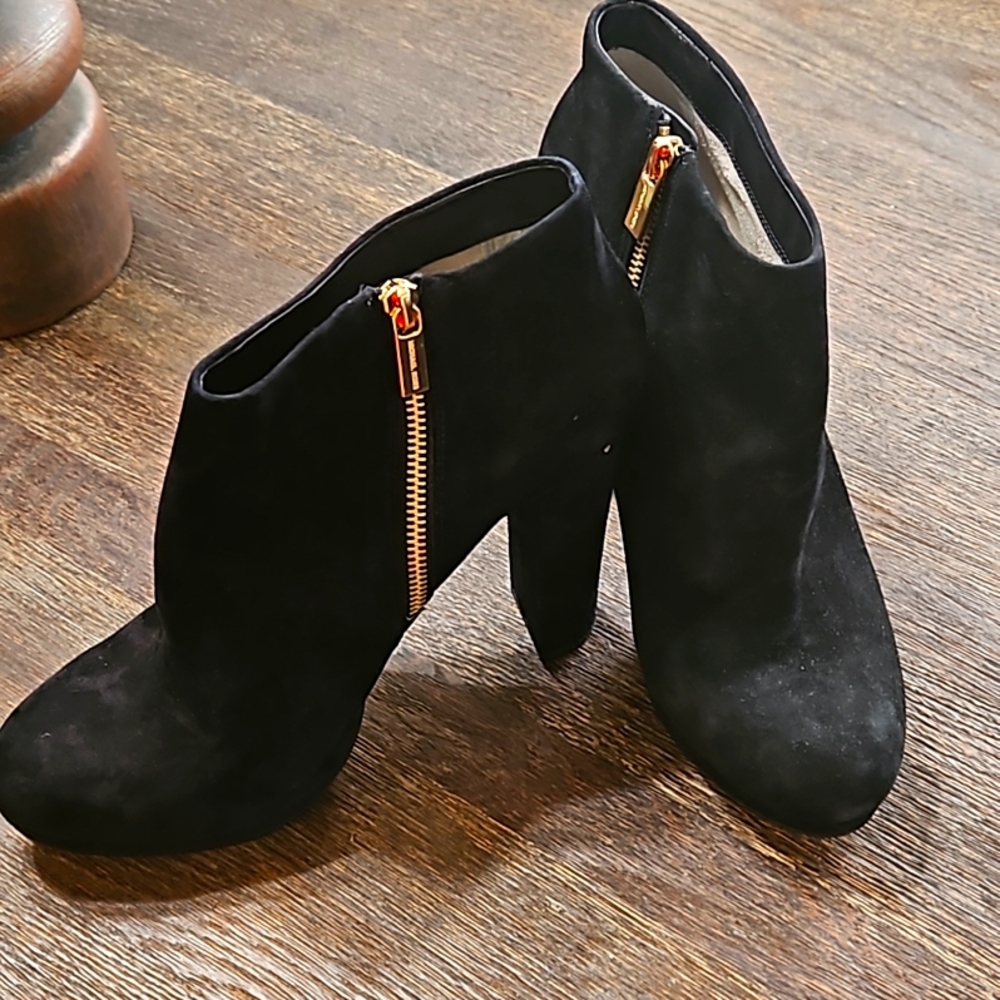 Michael Kors Womwn's Black Suede Boots